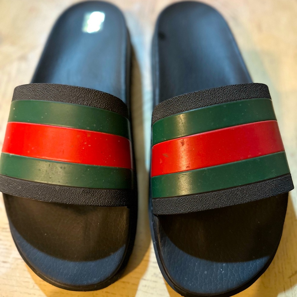 Gucci Men's Black and Green Slide Sandals